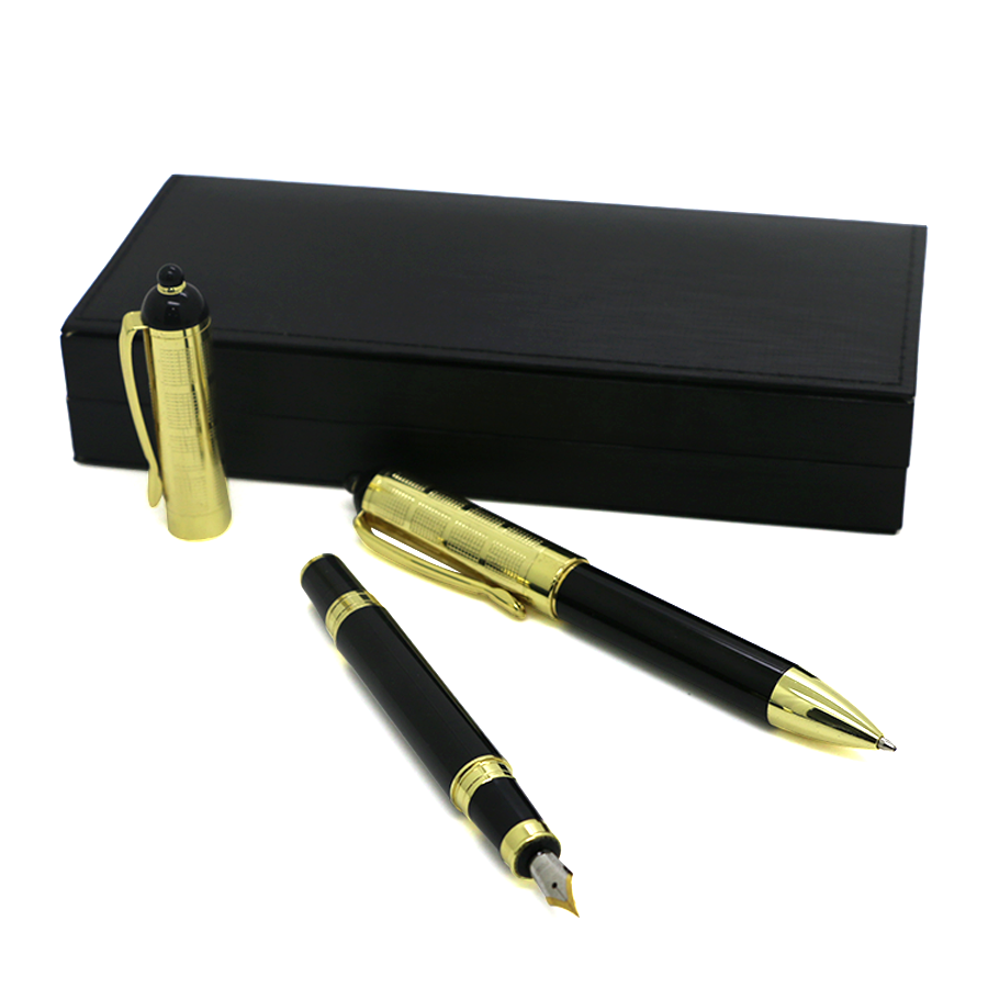 parure de stylos dorés avec boite